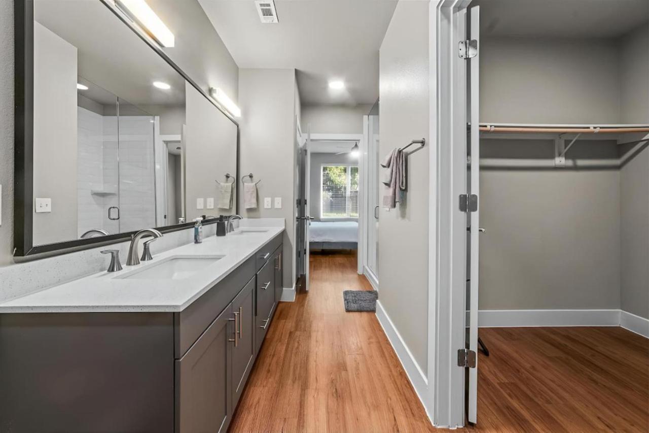 Charming 3bd 2ba With Beautiful Pool In Worth Apartment *