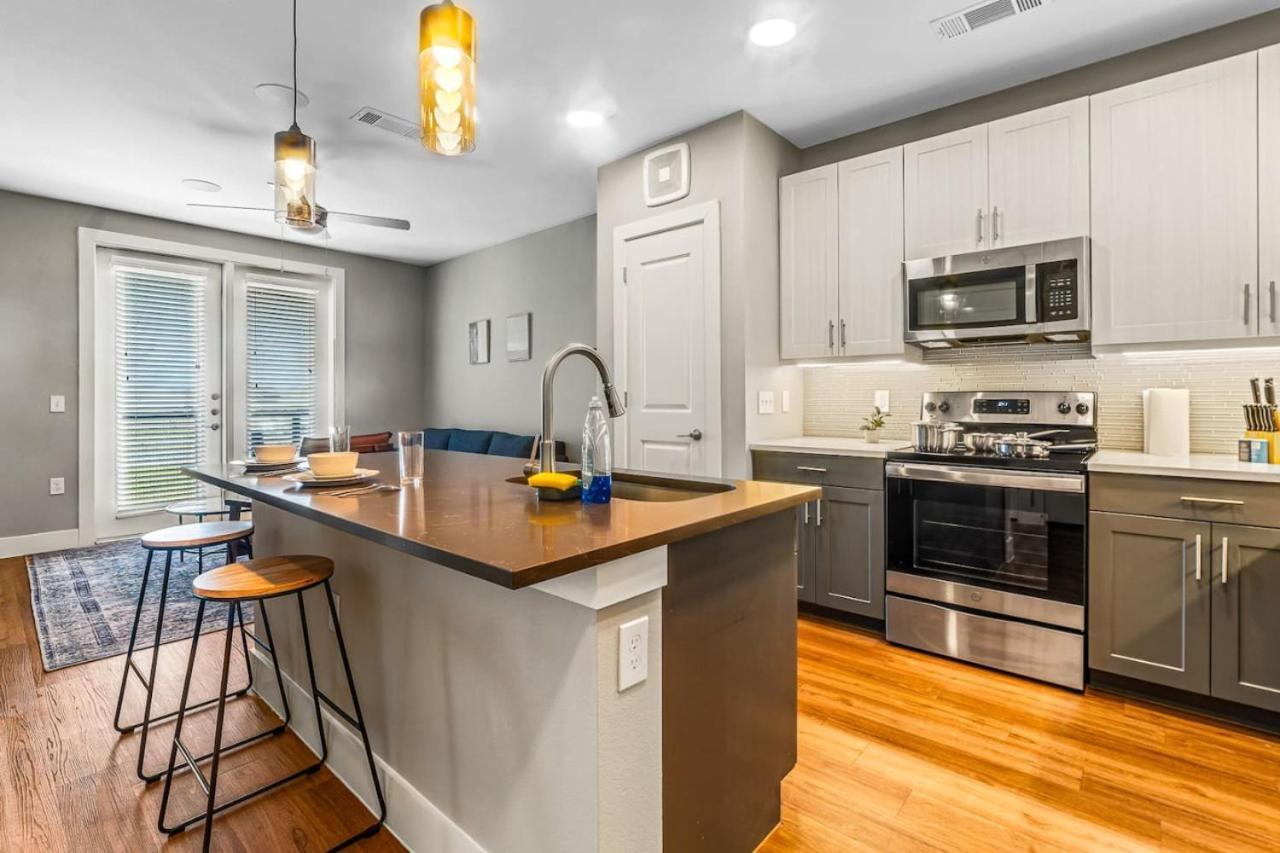 Serene 1bd 1ba Stunning Pool12310 Fort Worth