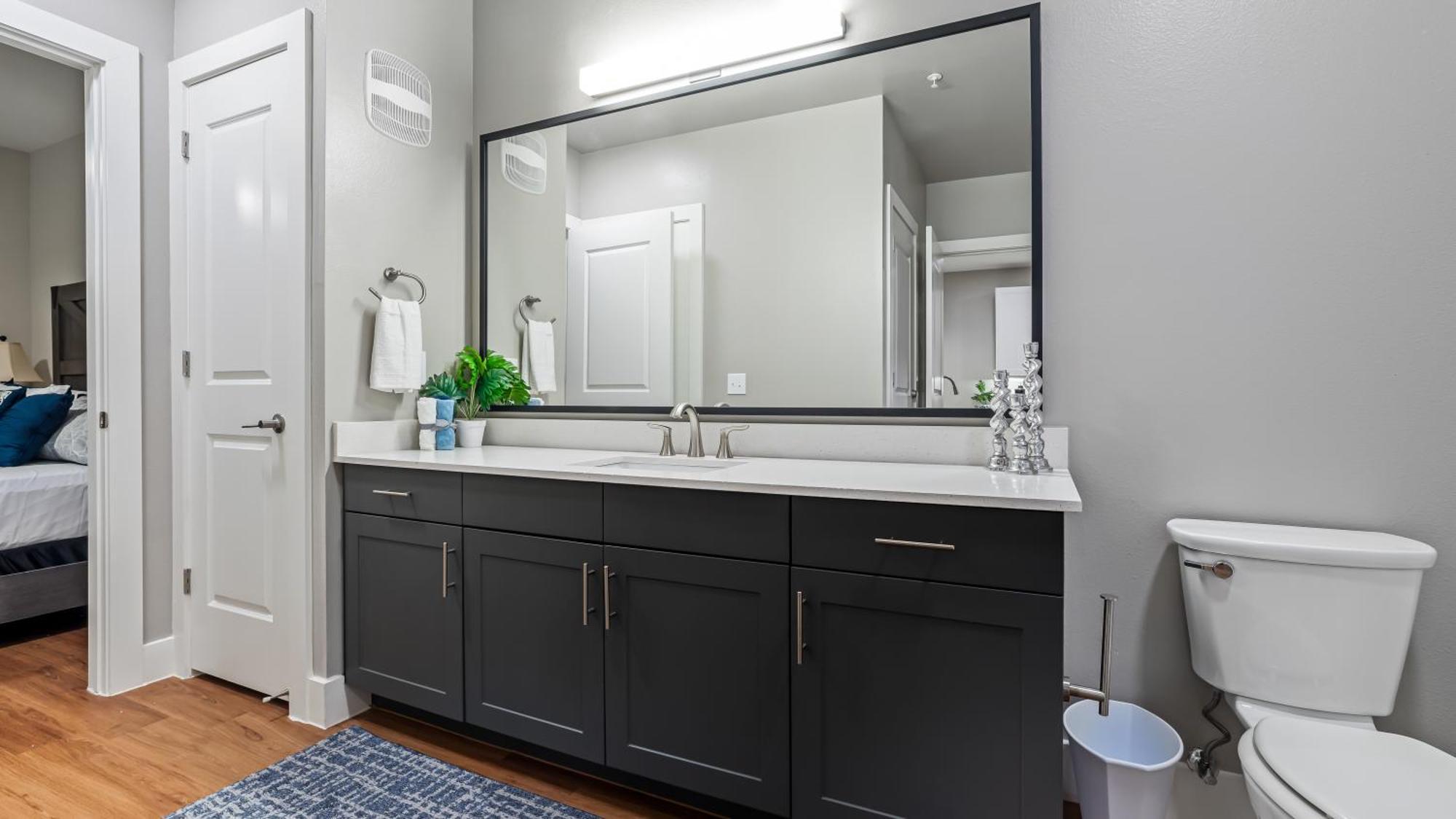 Cozy Lux 1bd - Worth Apartment