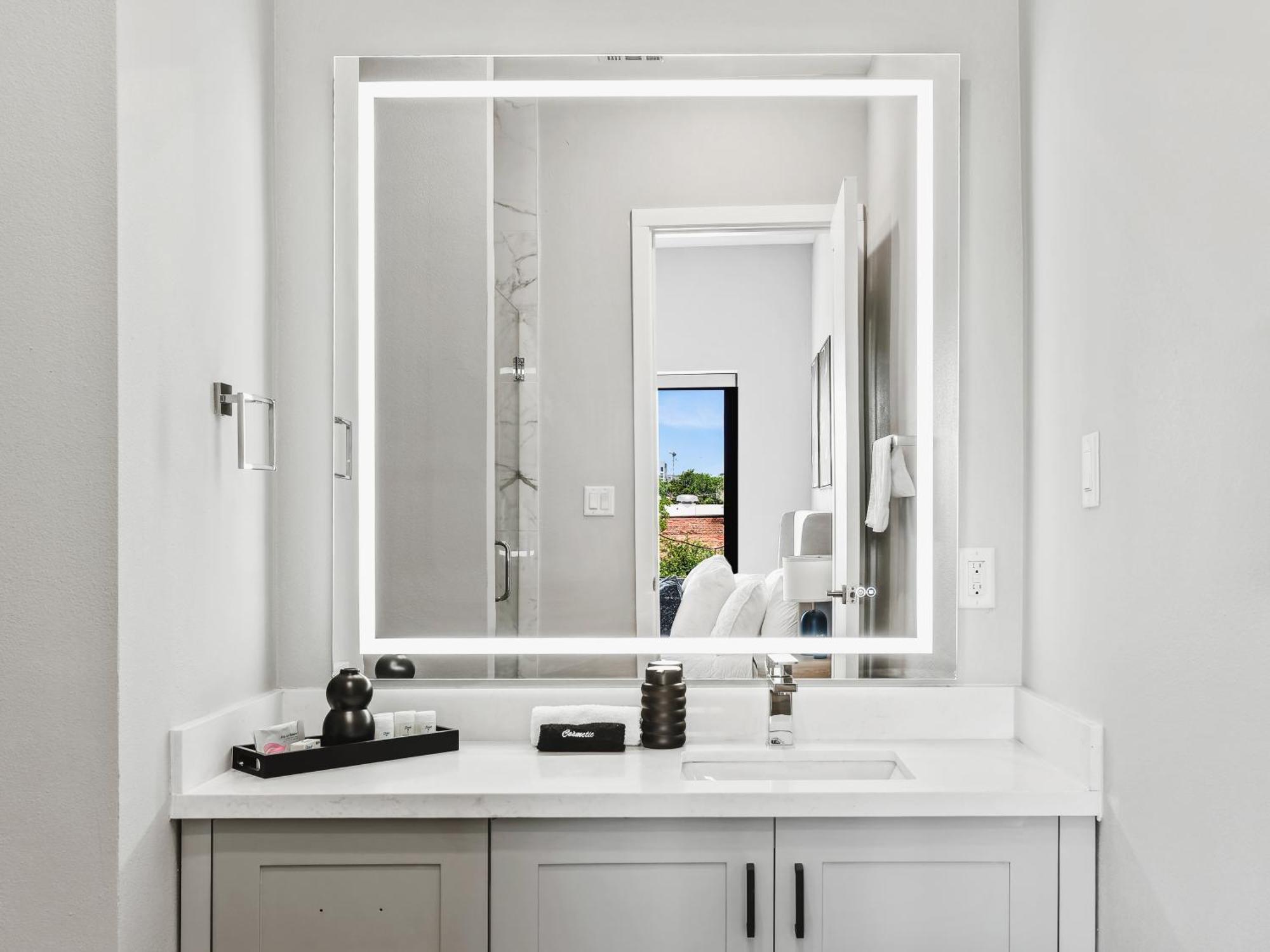 Flawless New Modern Magnolia Townhome * Fort Worth
