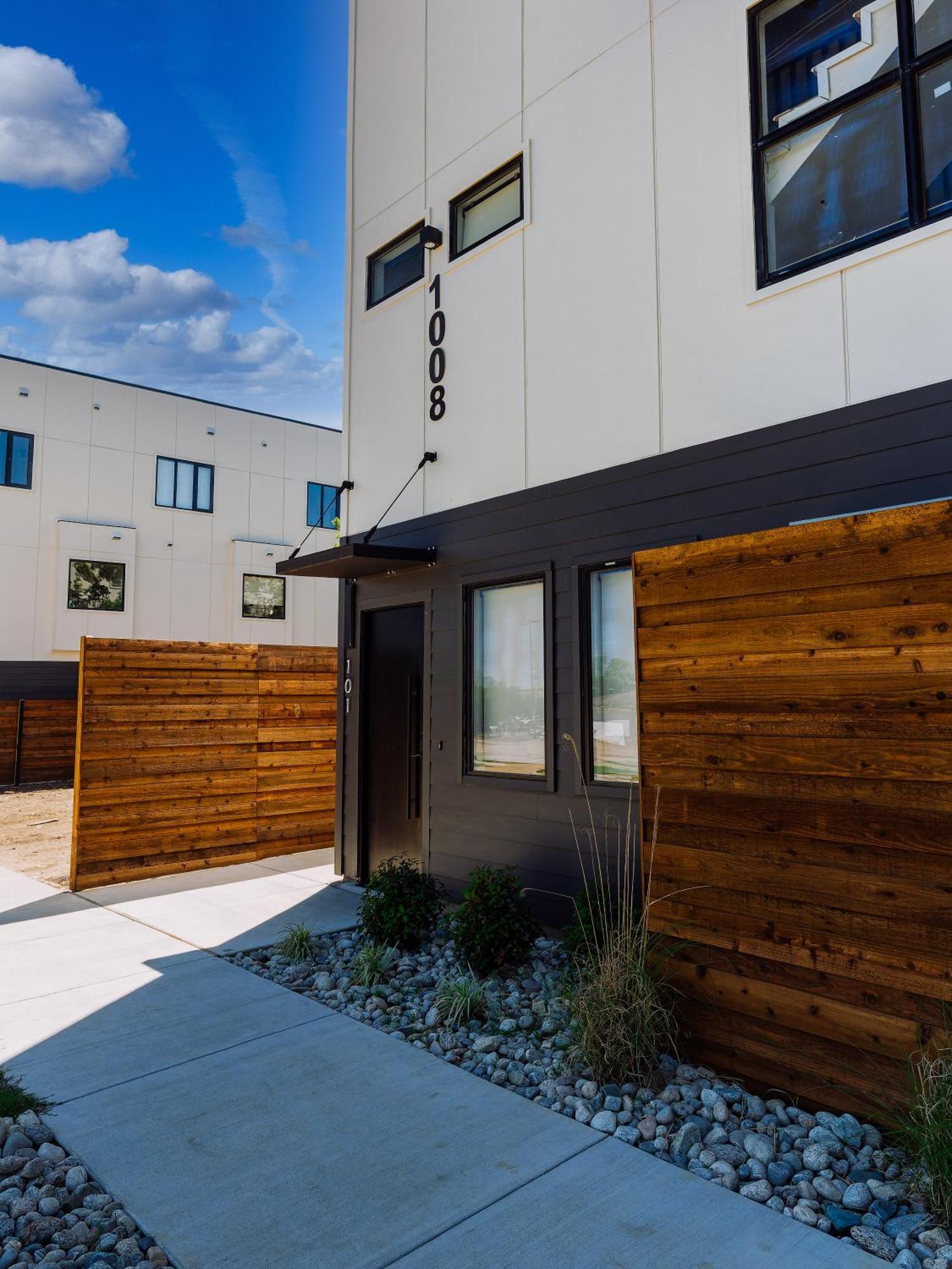 Holiday home Flawless New Modern Magnolia Townhome