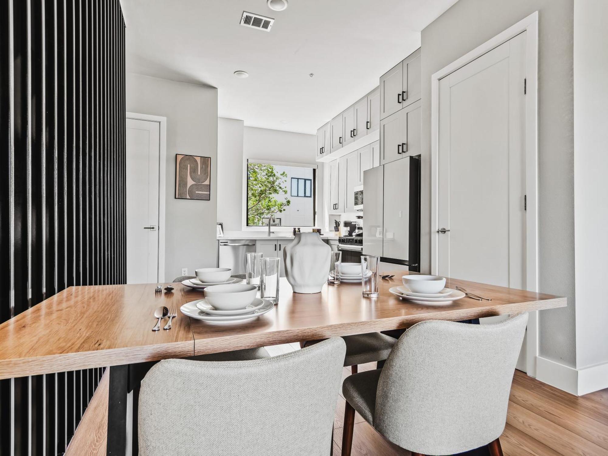Holiday home Flawless New Modern Magnolia Townhome *