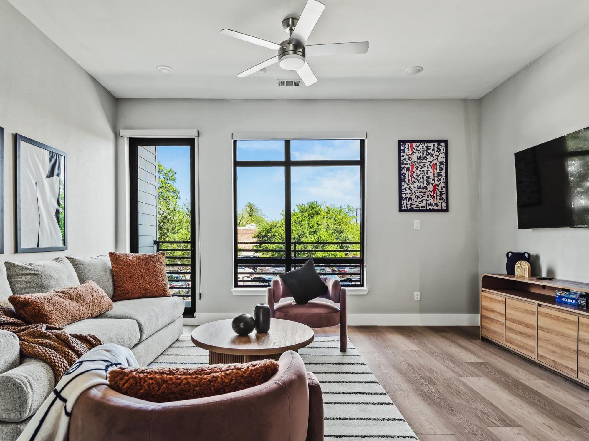 Holiday home Flawless New Modern Magnolia Townhome *