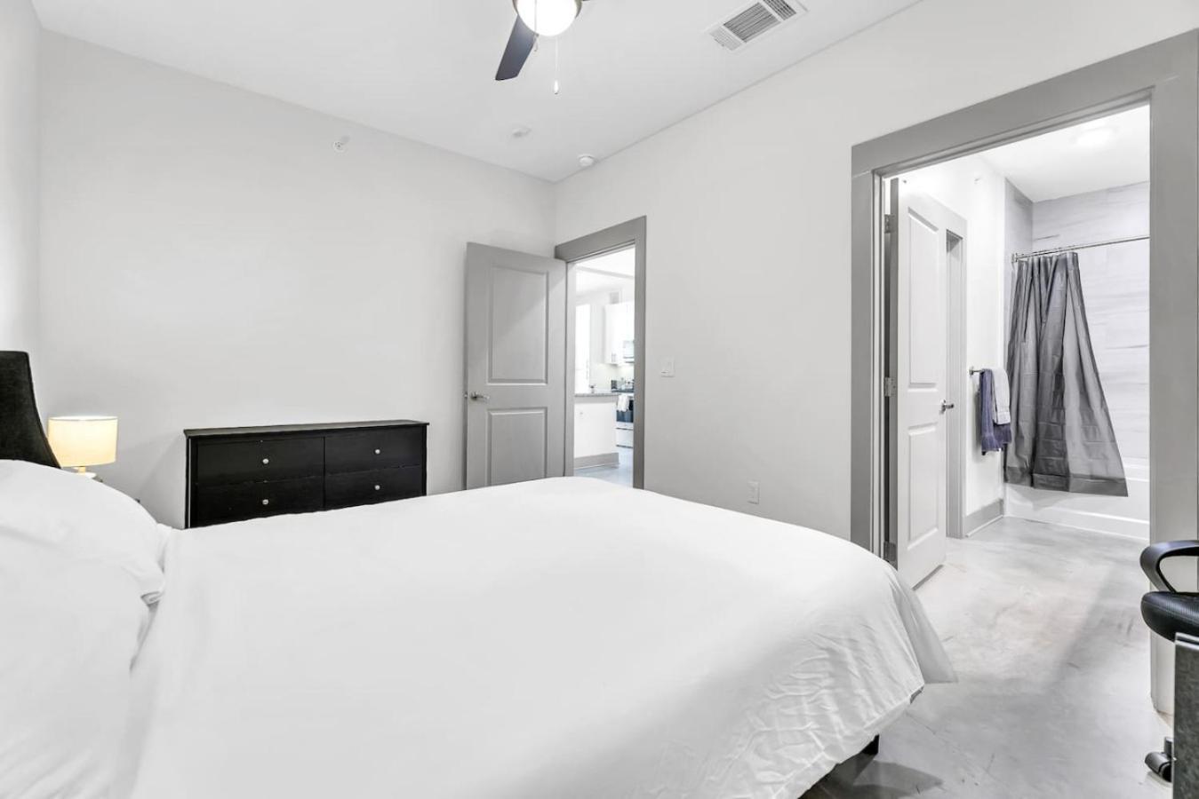 Modern 2bd 2ba Flat Gym And Pool Heart Of Downtown * Fort Worth