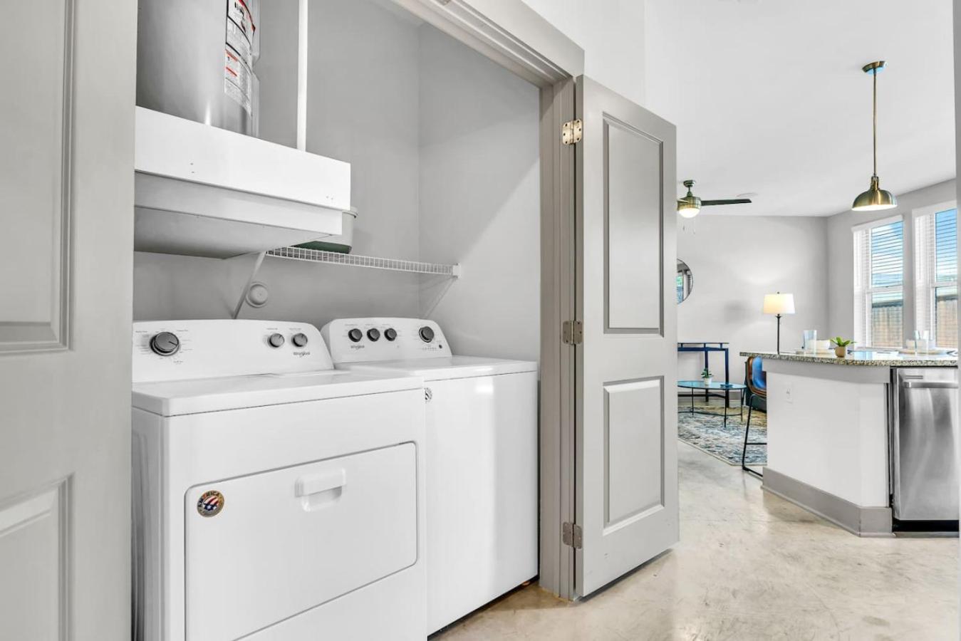 Apartment Modern 2bd 2ba Flat Gym And Pool Heart Of Downtown