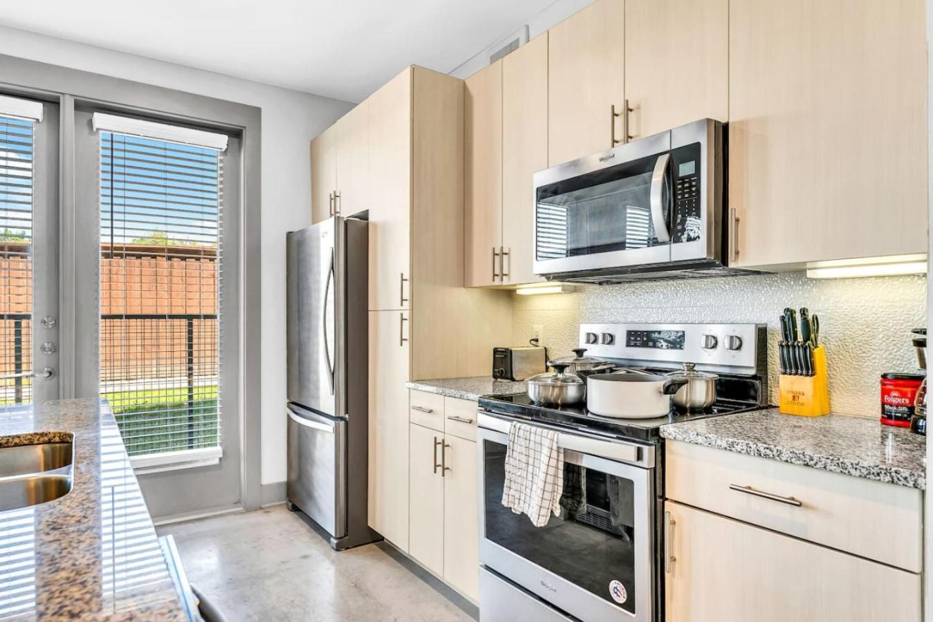 Modern 2bd 2ba Flat Gym And Pool Heart Of Downtown Apartment Fort Worth