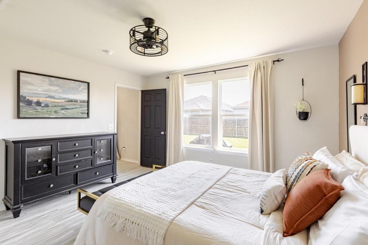 Chic Spacious With Piano, Grill, Hammock, Backyard Bliss, Near Stables In Worth Holiday home *