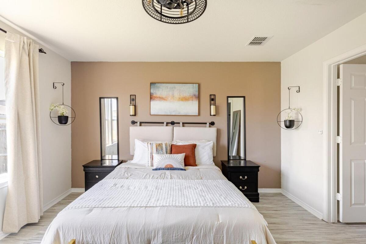 Holiday home Chic Spacious With Piano, Grill, Hammock, Backyard Bliss, Near Stables In Worth