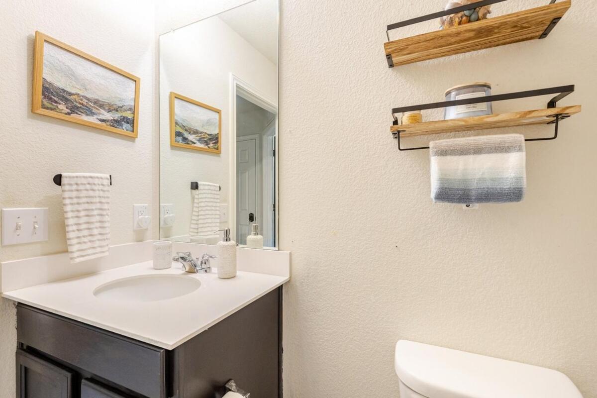 Chic Spacious With Piano, Grill, Hammock, Backyard Bliss, Near Stables In Worth Holiday home Fort Worth