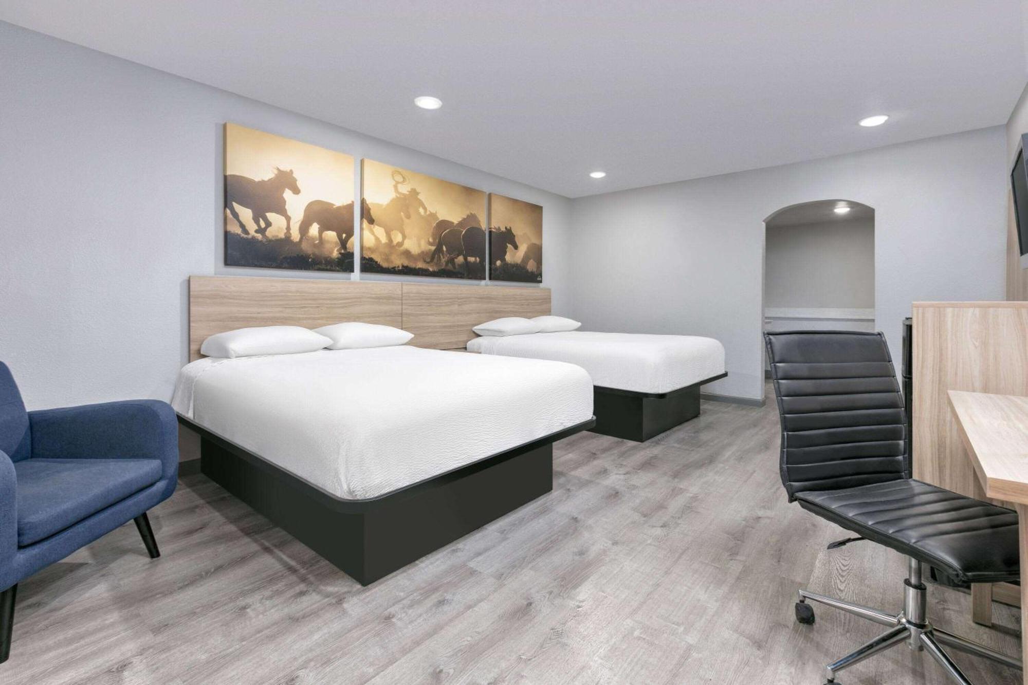 Days Inn By Wyndham South Fort Worth Hotel