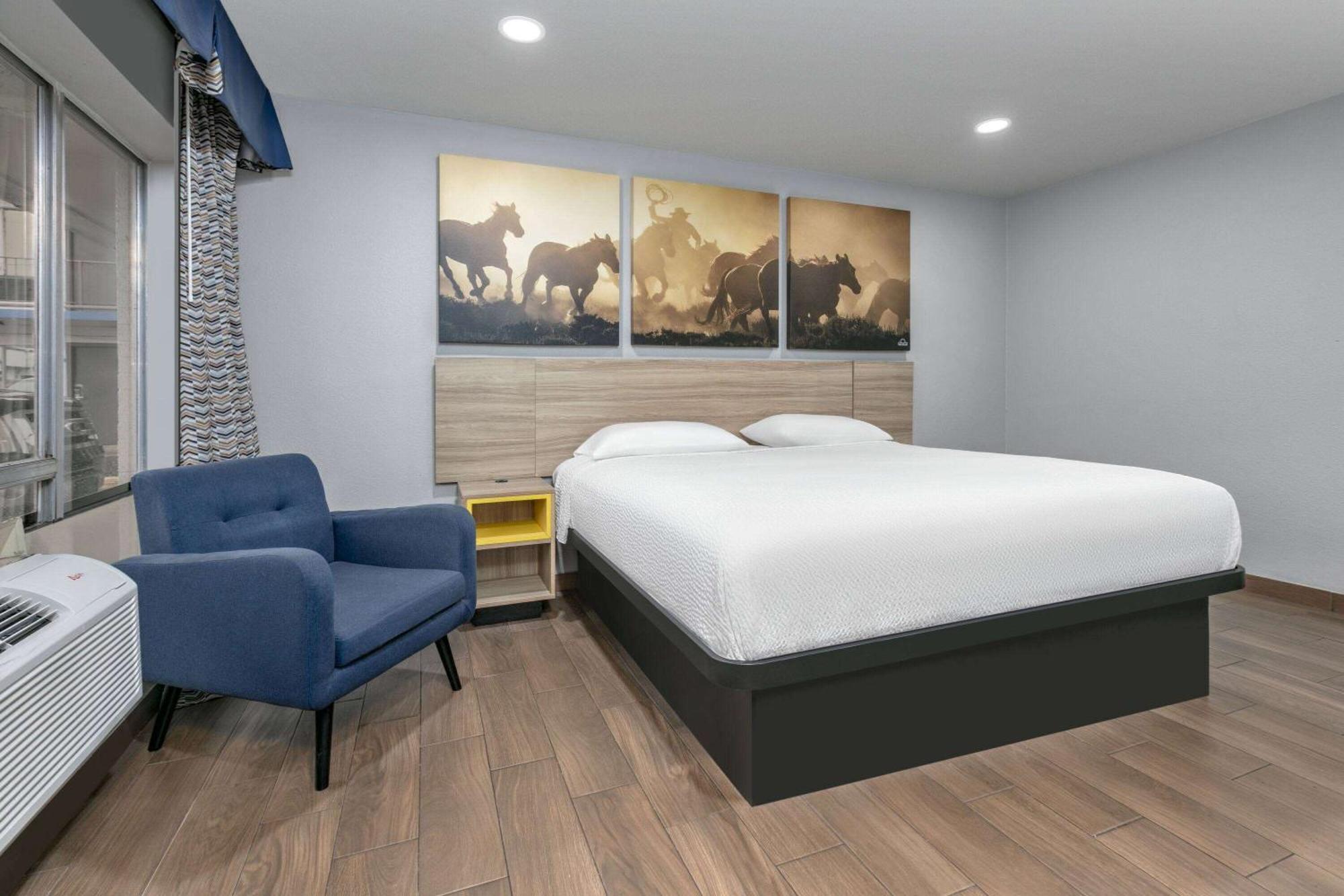 Days Inn By Wyndham South Fort Worth 2*