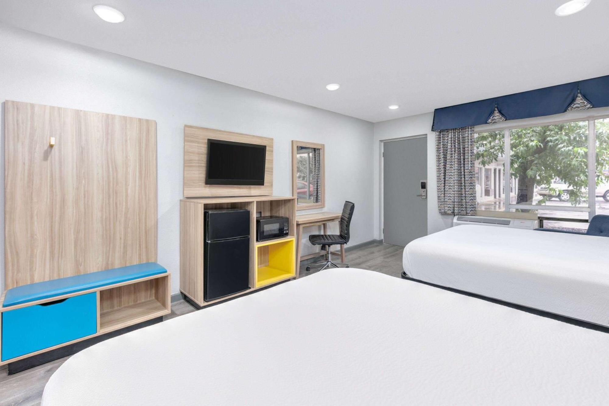 Days Inn By Wyndham South Fort Worth