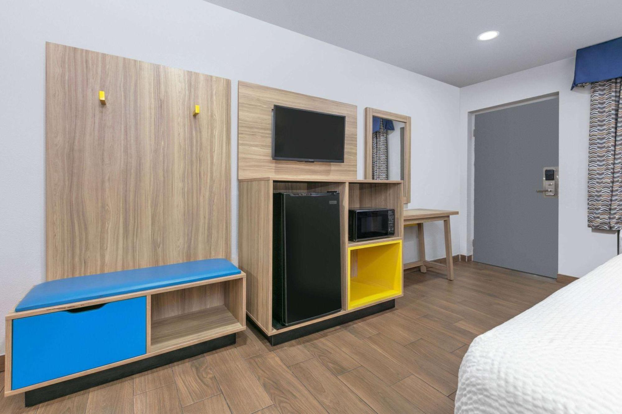 Days Inn By Wyndham South Fort Worth Hotel 2*