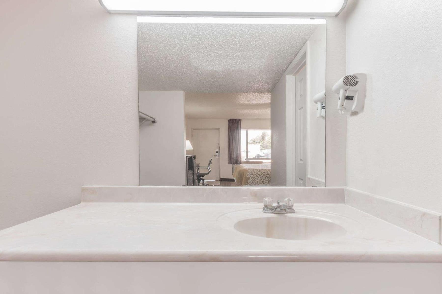 Hotel Days Inn By Wyndham South Fort Worth Fort Worth