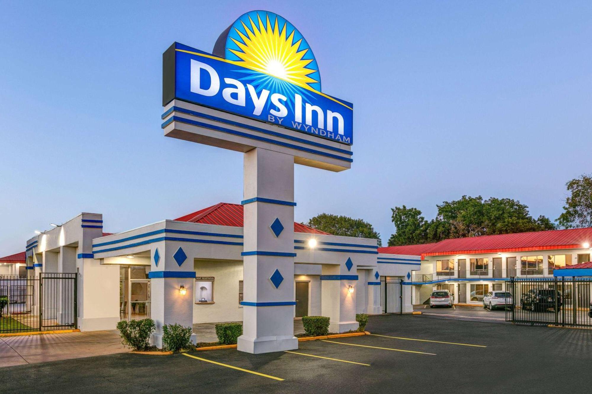 Days Inn By Wyndham South Fort Worth 2*