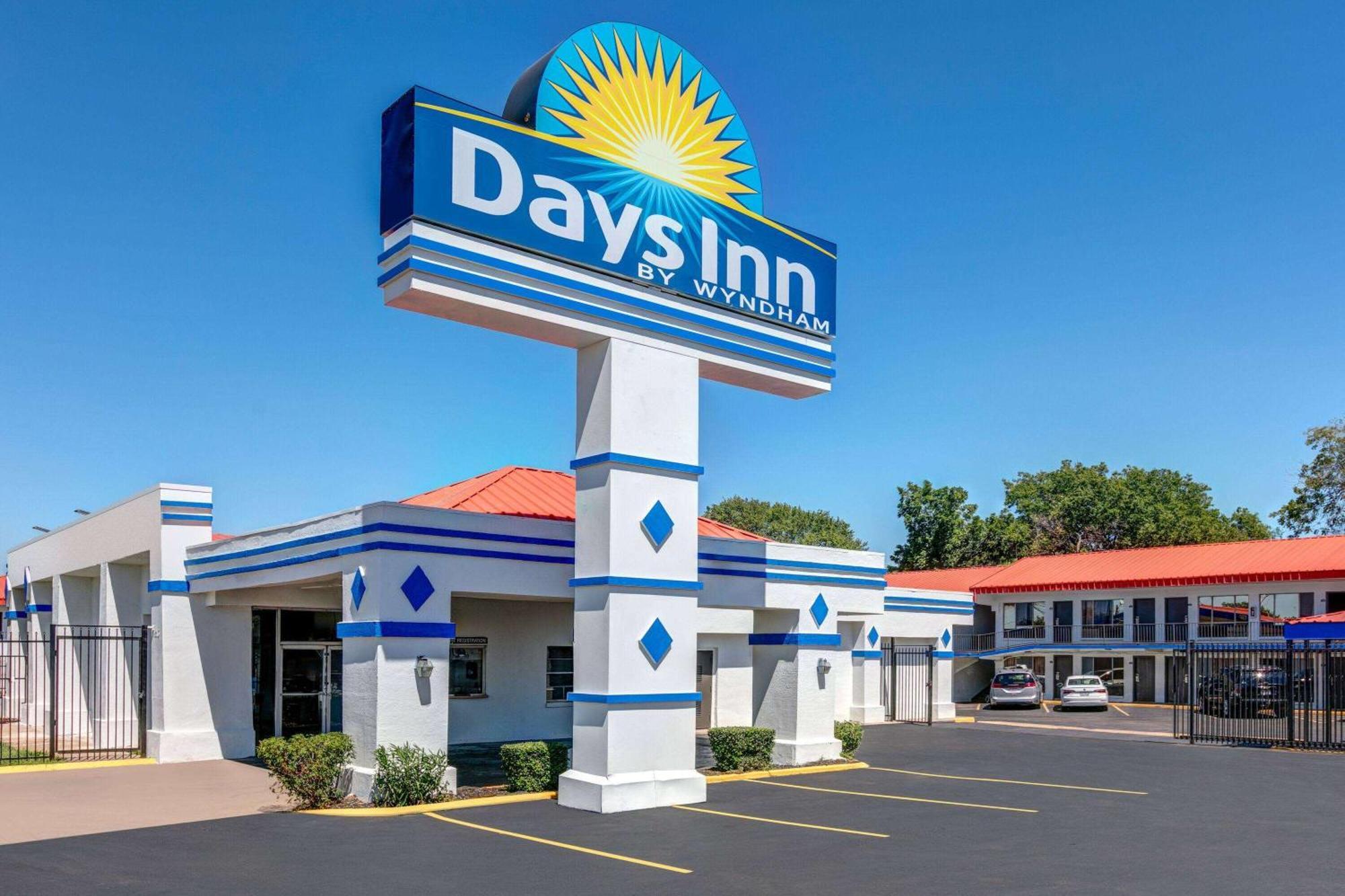 Days Inn By Wyndham South Fort Worth Hotel 2*