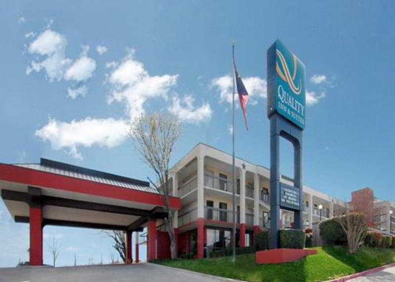 Quality West Worth Inn