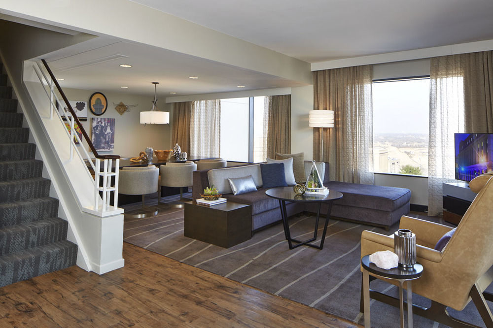 Hotel The Worthington Renaissance Worth