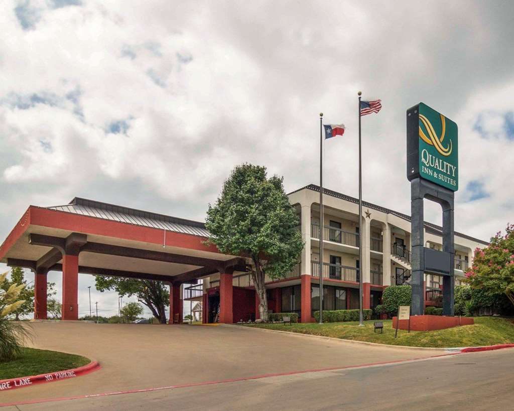 Quality West Worth Inn