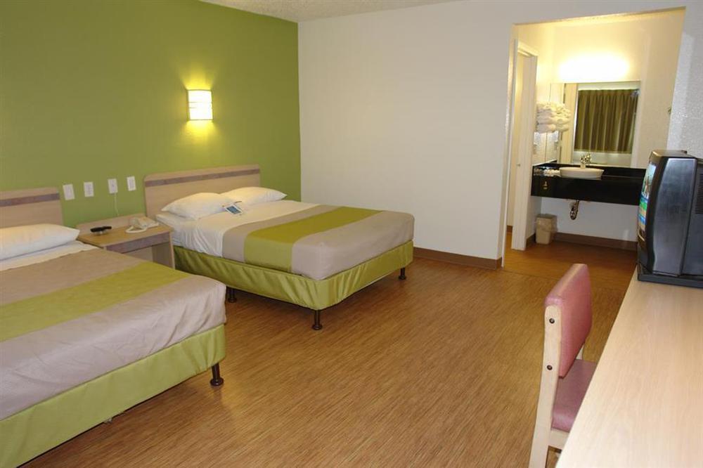 6 Worth, Tx East Hotel 2*