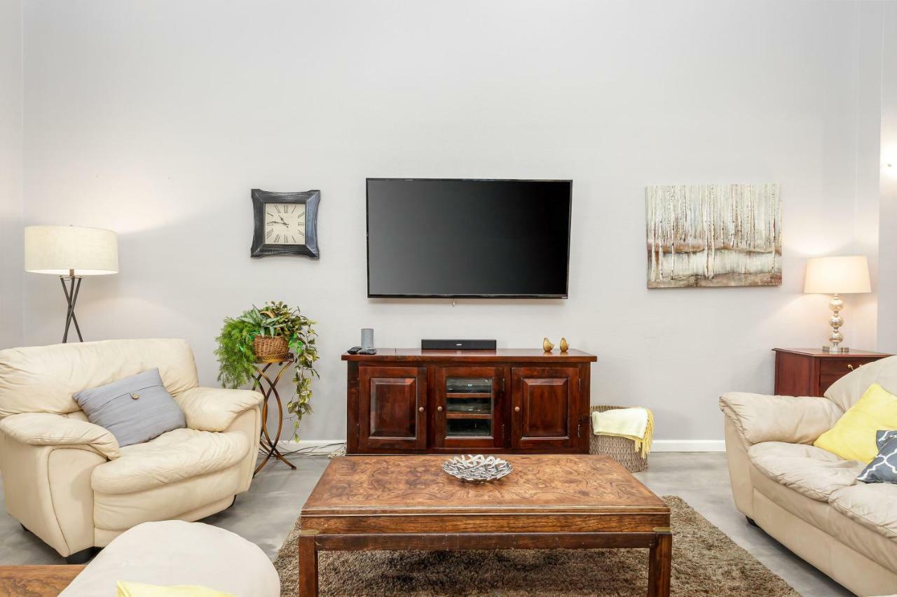 Symphony Near Worth Stockyard, Globe Life, At&t By Homestaypros Pousada