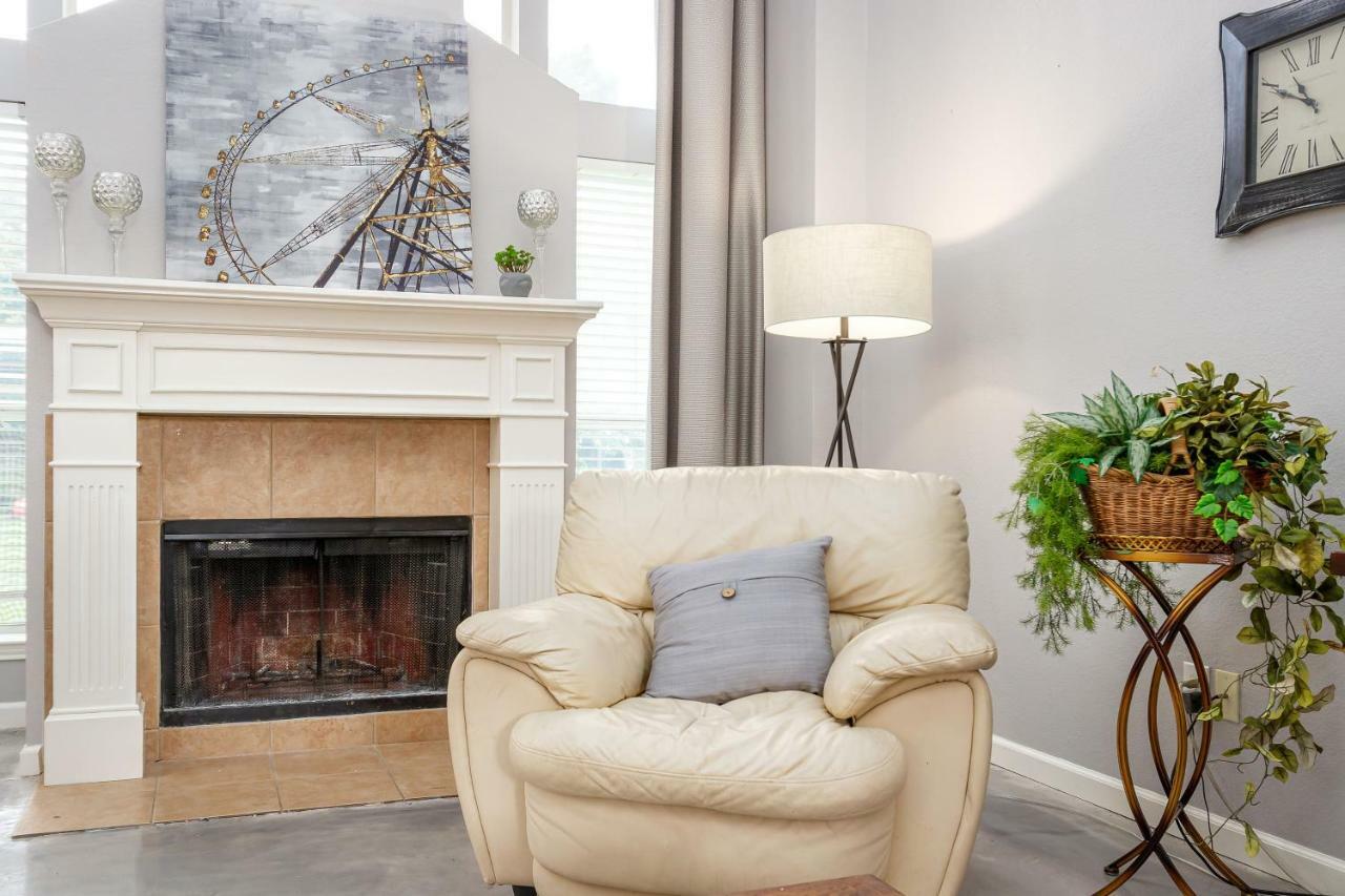 Pousada Symphony Near Worth Stockyard, Globe Life, At&t By Homestaypros