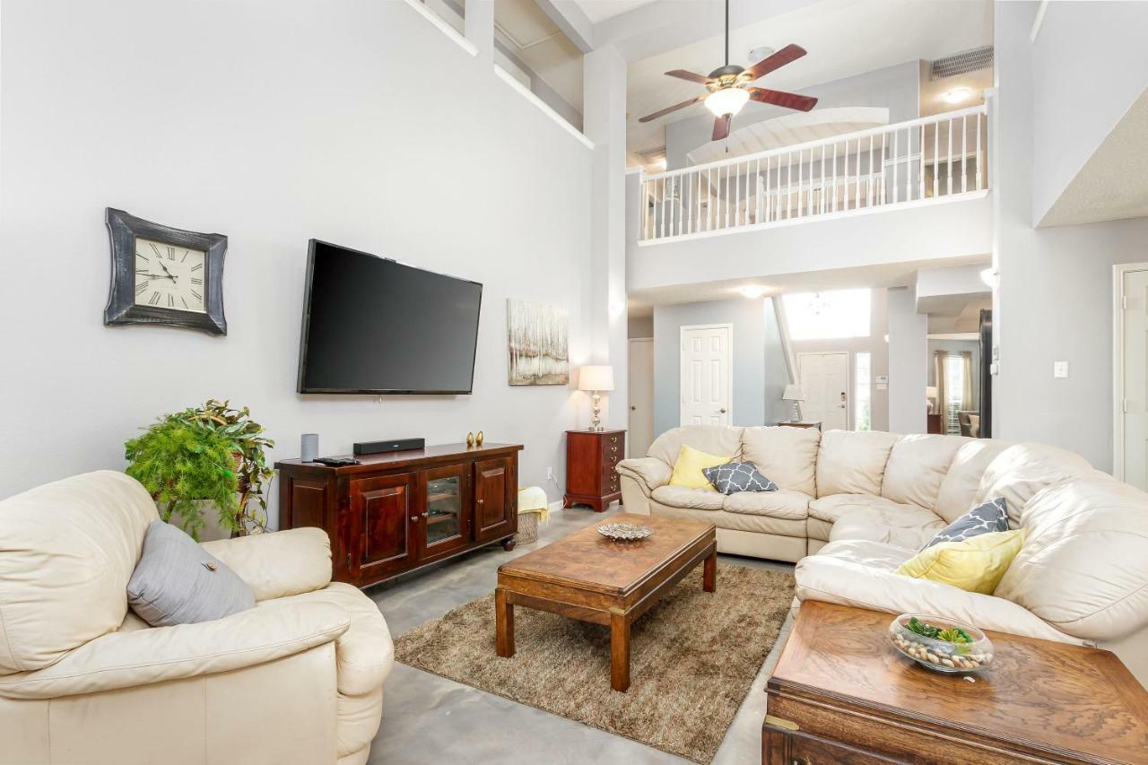Symphony Near Worth Stockyard, Globe Life, At&t By Homestaypros Pousada