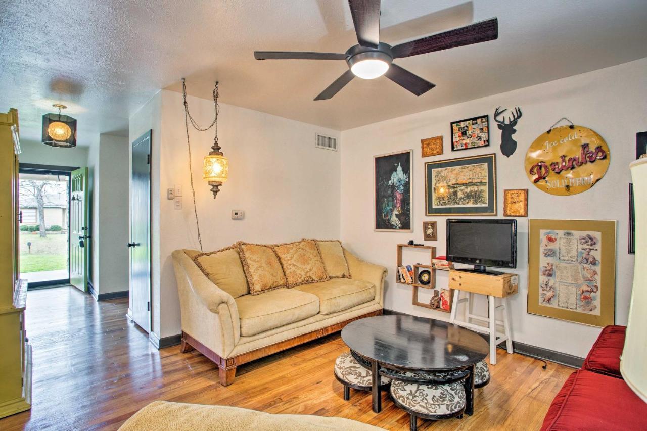 Worth River District Yard, Pets Welcome Fort Worth