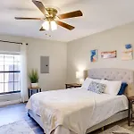 Modern Fort Worth Home With Yard About 5 Miles To Dtwn!
