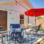 Modern Fort Worth Home With Yard About 5 Miles To Dtwn!