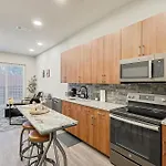 Chic 1Bd Loft Near Sundance Square With Pool & Gym