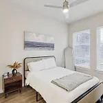 Chic 1Bd Loft Near Sundance Square With Pool & Gym
