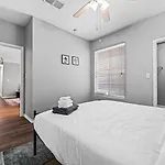 Refined Unit 2Br, 2Ba Pool Access