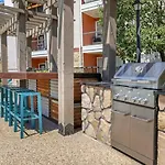 Refined Unit 2Br, 2Ba Pool Access