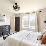 Chic Spacious With Piano, Grill, Hammock, Backyard Bliss, Near Stables In Fort Worth