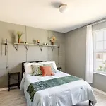 Chic Spacious With Piano, Grill, Hammock, Backyard Bliss, Near Stables In Fort Worth
