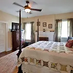 Rosen House Inn
