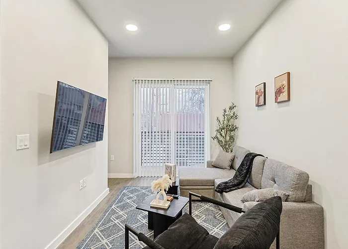 Chic 1Bd Loft Near Sundance Square With Pool & Gym