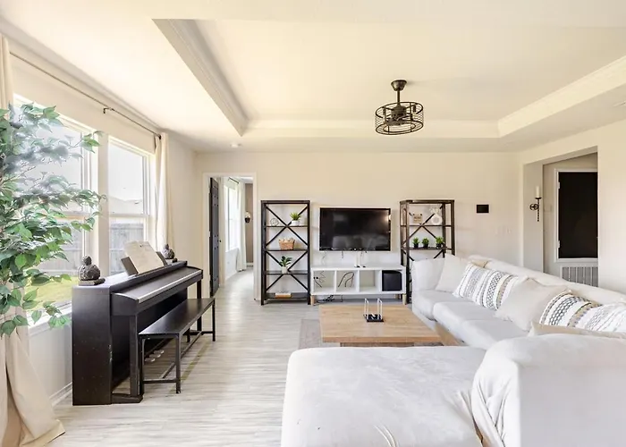 Chic Spacious With Piano, Grill, Hammock, Backyard Bliss, Near Stables In Fort Worth
