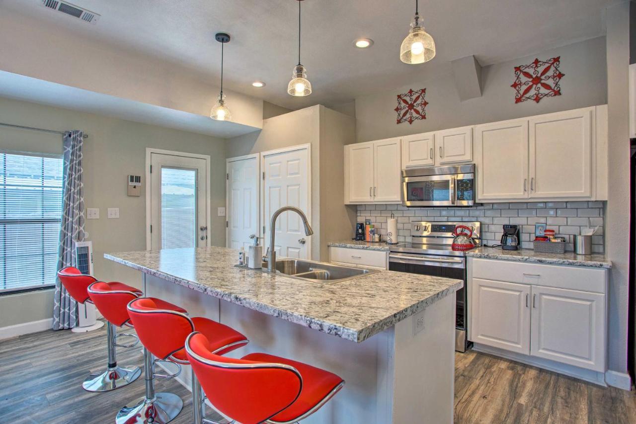 Modern Worth With Yard About 5 Miles To Dtwn! Holiday home