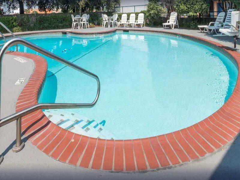 Hotel Days Inn By Wyndham South Fort Worth 2*