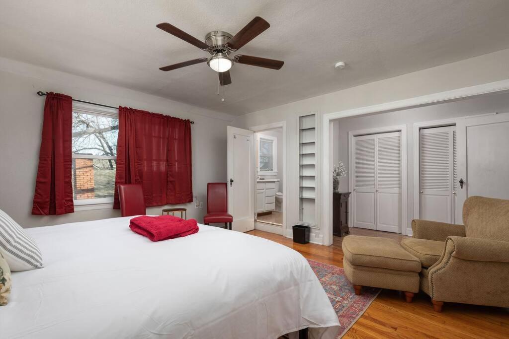 Summer Deal! Grand Performance In Downtown Worth Stockyard, Globe Life, At&t