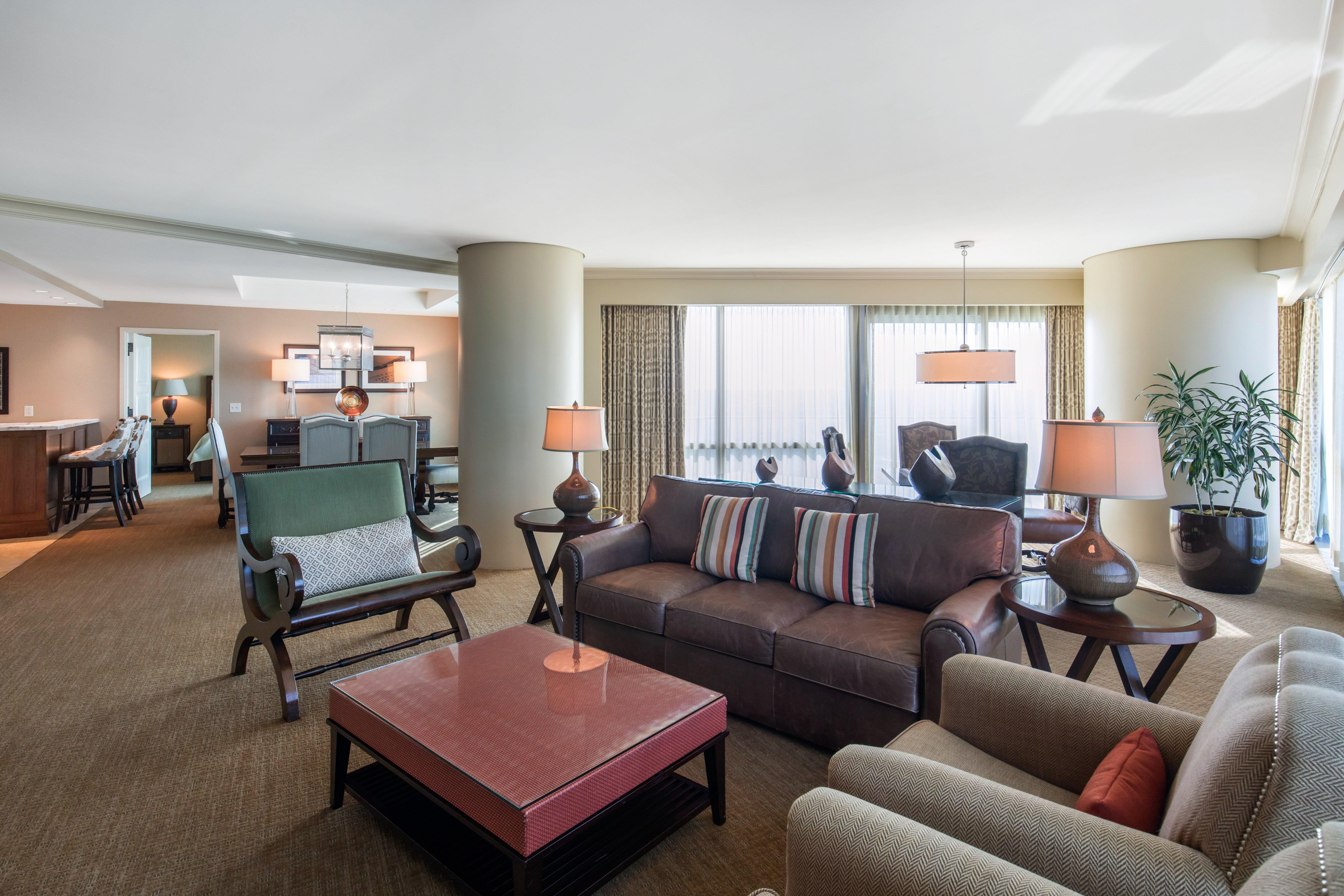 Omni Worth Hotel 4*