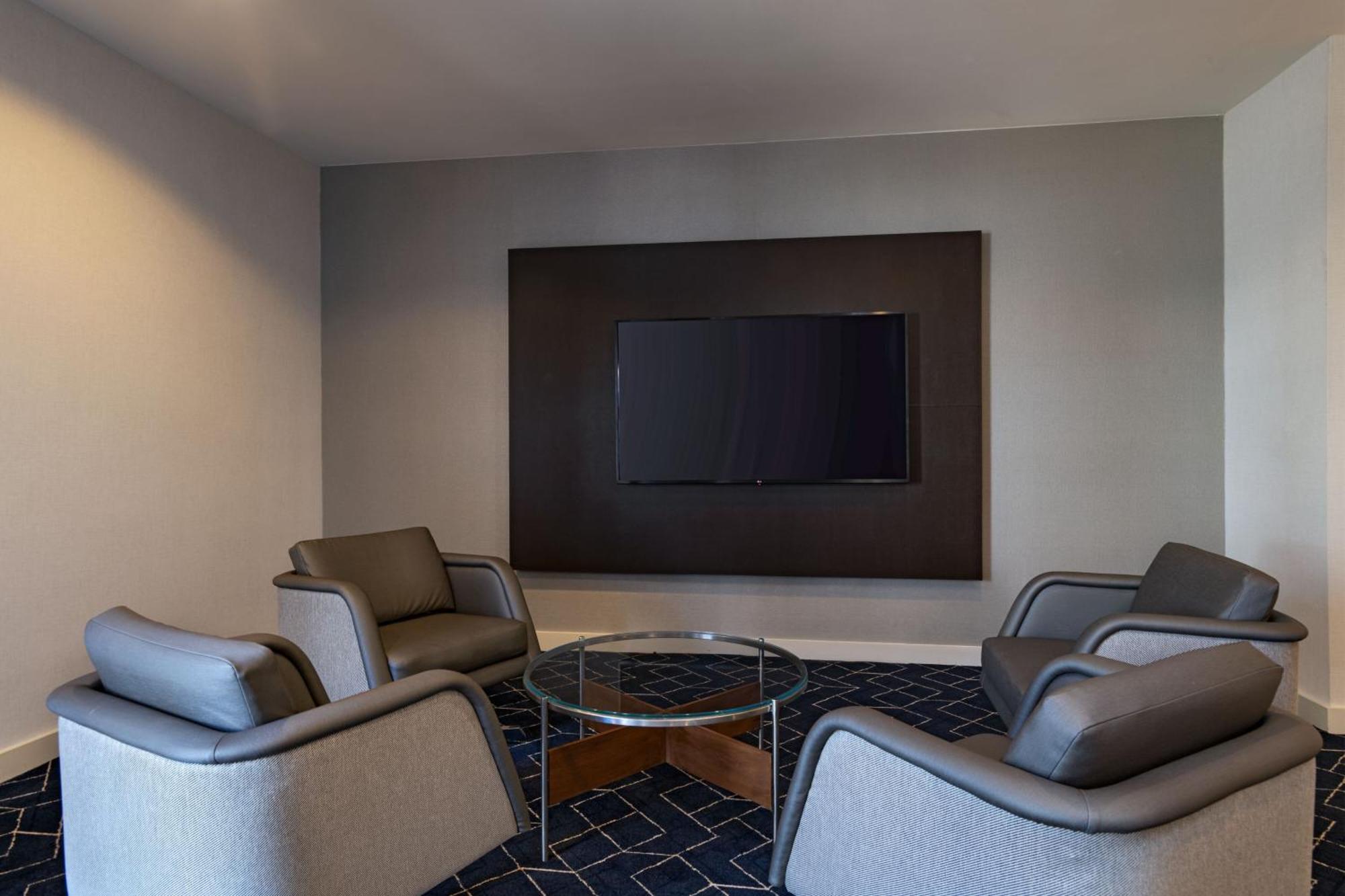 Courtyard Worth Drive 3*