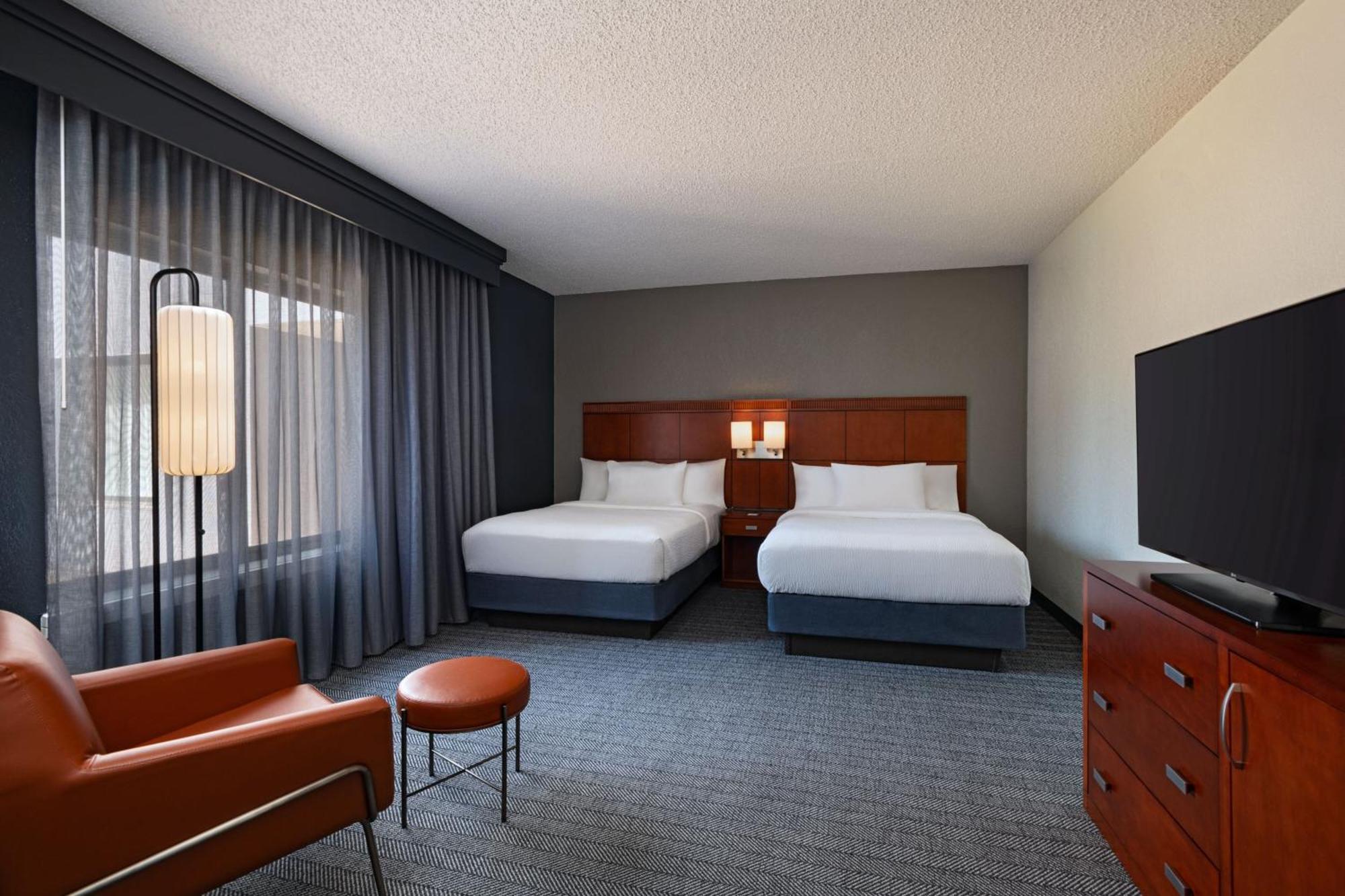 Courtyard Worth Drive Hotel 3*