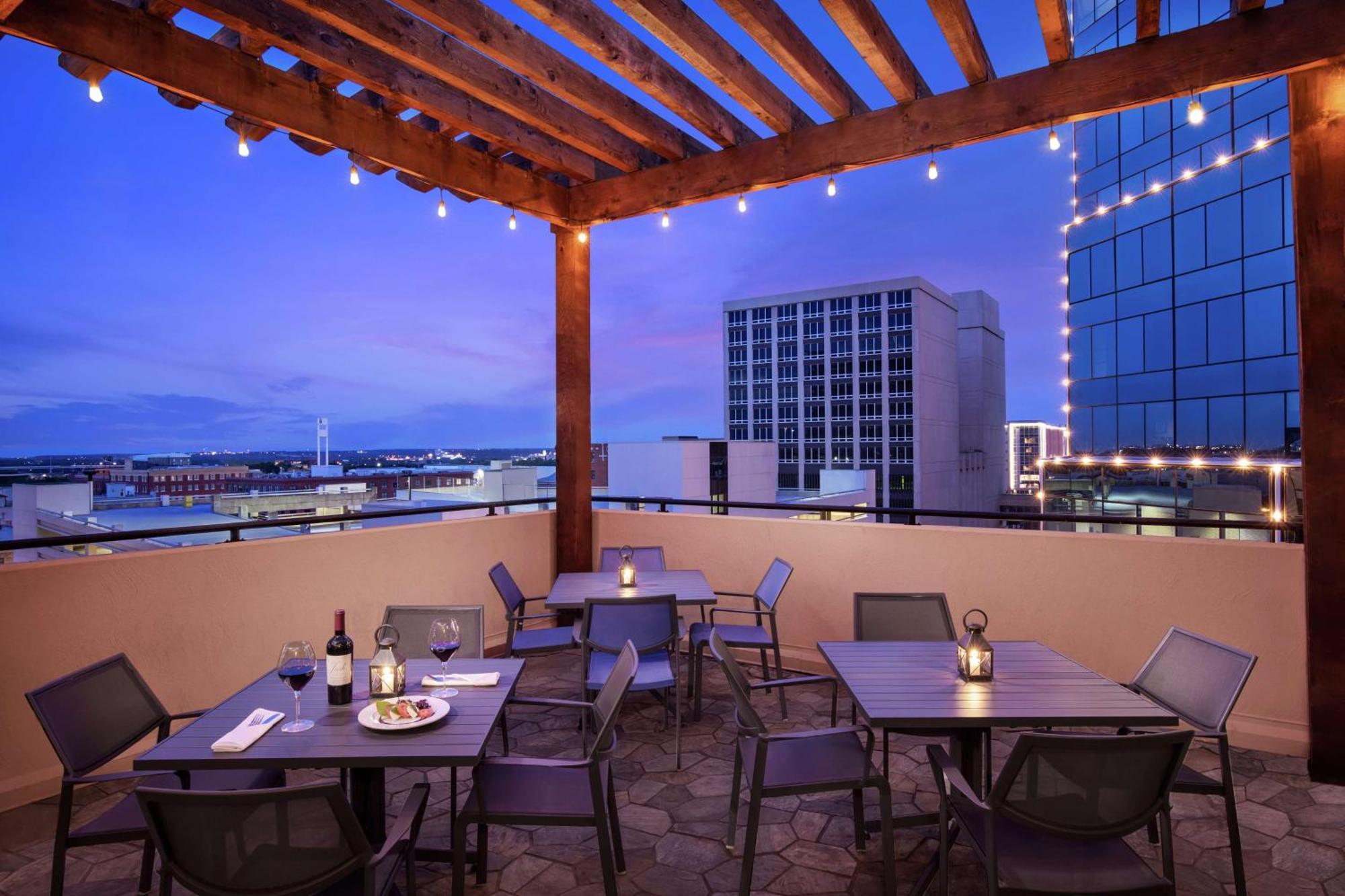 Embassy By Hilton Worth Downtown Hotel 4*