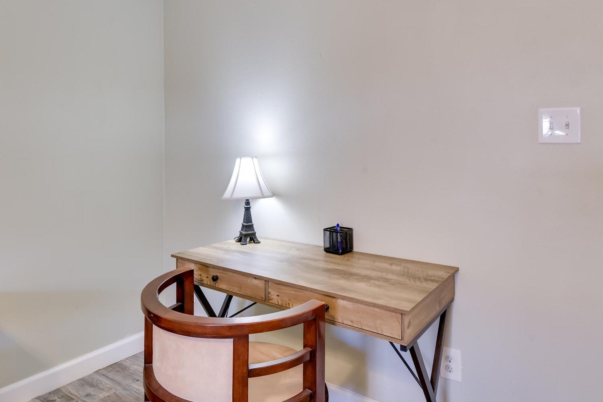 Holiday home Modern Worth With Yard About 5 Miles To Dtwn! Fort Worth