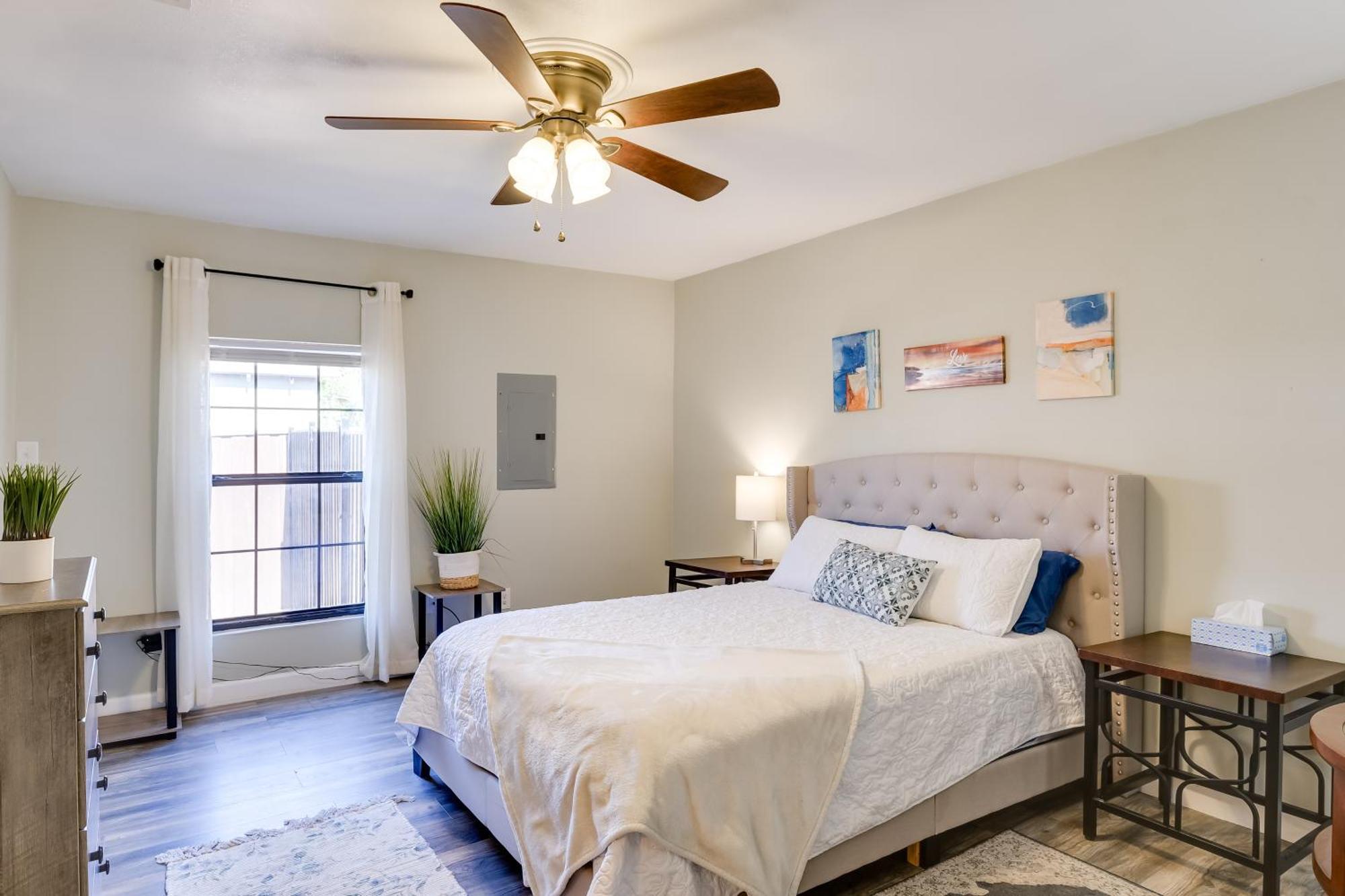 Modern Worth With Yard About 5 Miles To Dtwn! Holiday home Fort Worth
