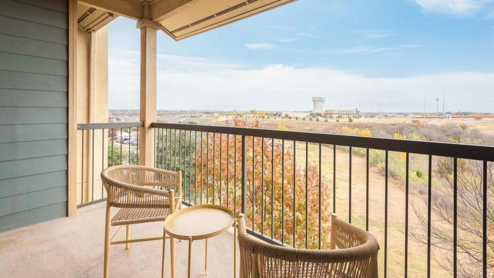 Apartment Landing At Ranch At Fossil Creek - 2 Bedrooms In North Worth *