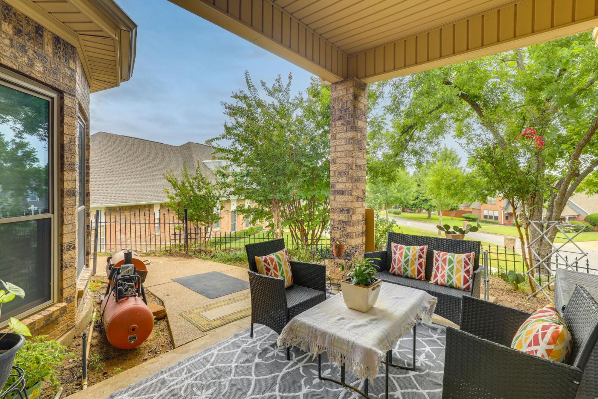 Luxe Worth Retreat With Pool, 11 Mi To Downtown Fort Worth